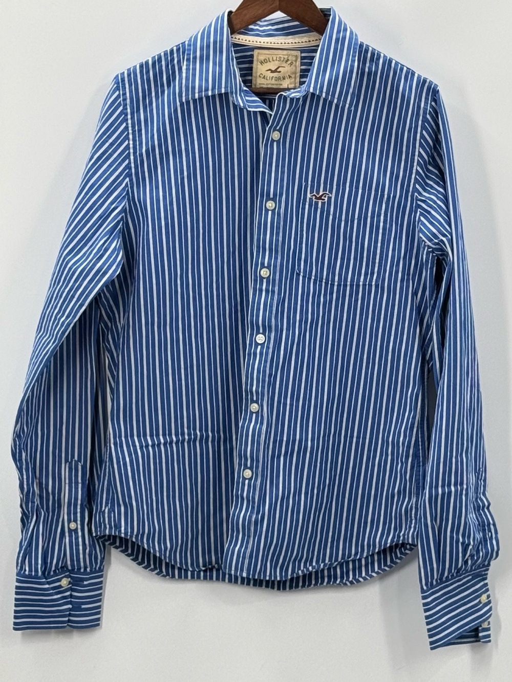 417 Hollister Large Blue and White Vertical Stripe Button-Down Shirt